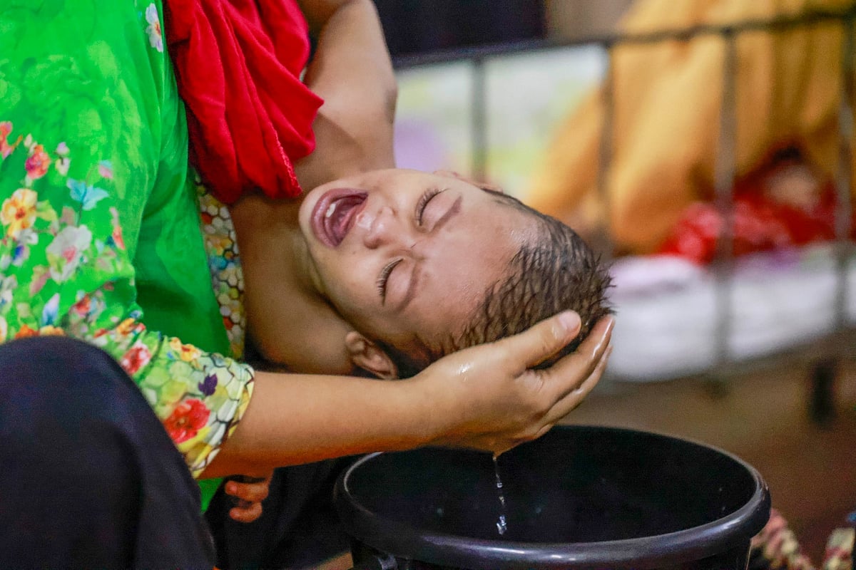A child with dengue has their head washed to bring the fever down. Bangladesh Shishu Hospital and Institute, Dhaka, 28 September. Photo: Shubhra Kanti Das