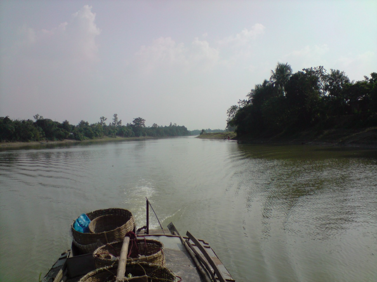 নওগাঁর আত্রাই উপজেলার সমসপাড়ায় আত্রাই নদী। এই নদীর নামেই অঞ্চলটির নাম। ছবি: আজিজুর রহমান নানা / উইকিমিডিয়া কমন্স (CC BY-SA 4.0)