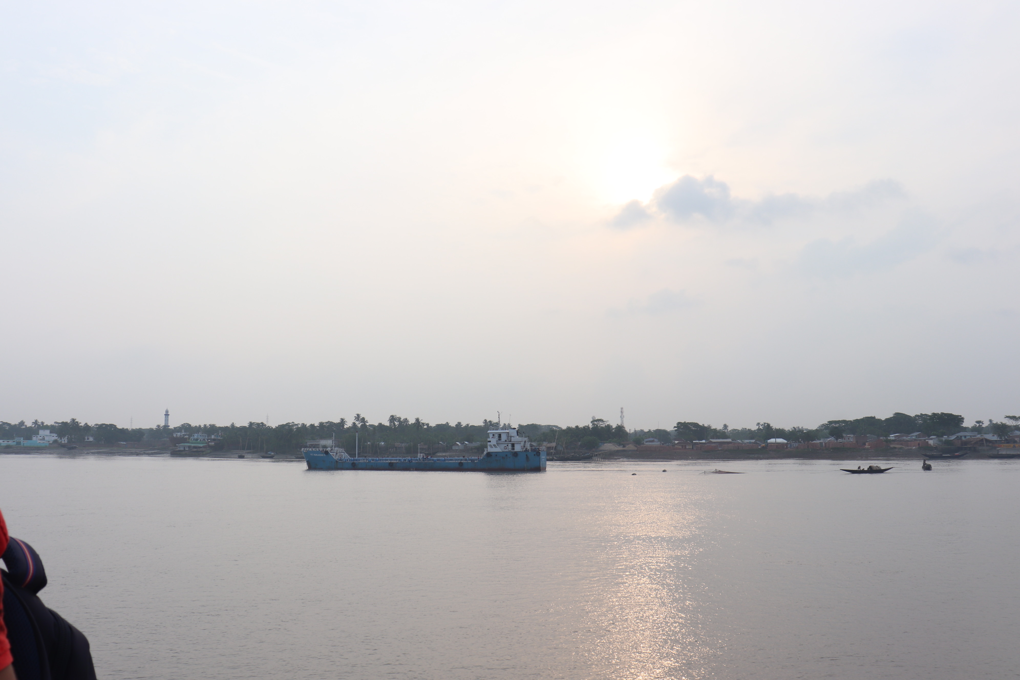 খুলনার রূপসা ঘাট থেকে দেখা রূপসা নদী। ছবি: Royani76 / উইকিমিডিয়া কমন্স (CC BY-SA 4.0)