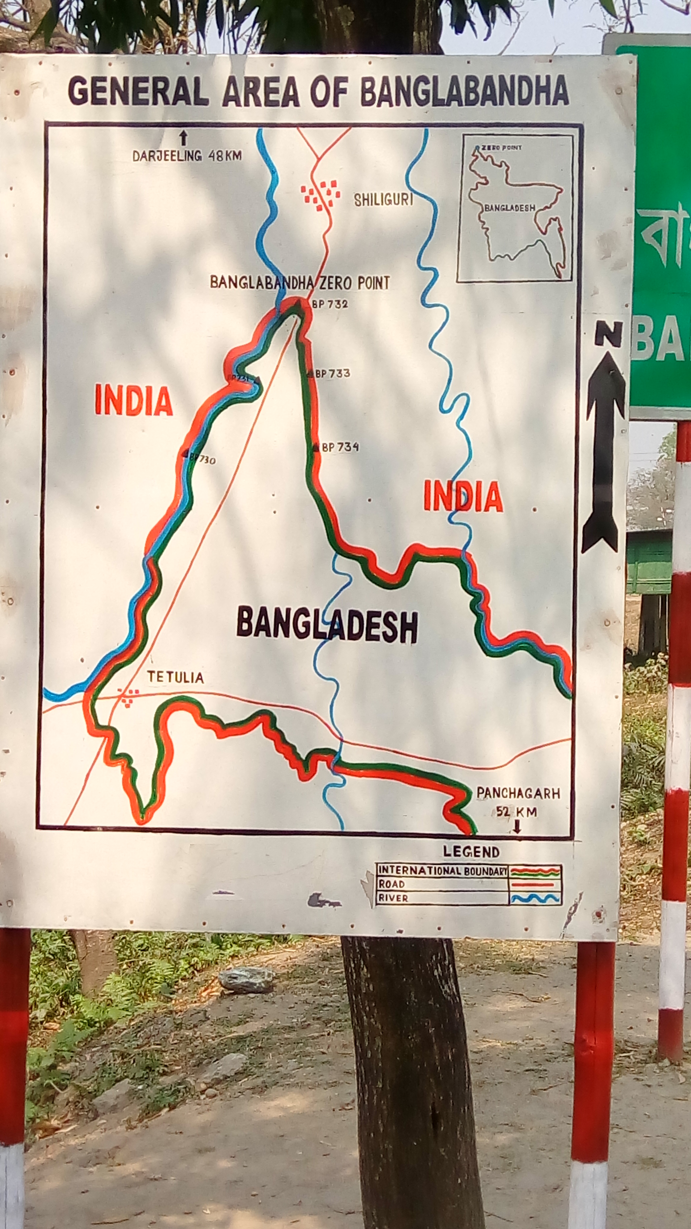 বাংলাবান্ধা স্থলবন্দরের শূন্যরেখা, পঞ্চগড়। ছবি: Kaziarif / উইকিমিডিয়া কমন্স (CC BY-SA 4.0)