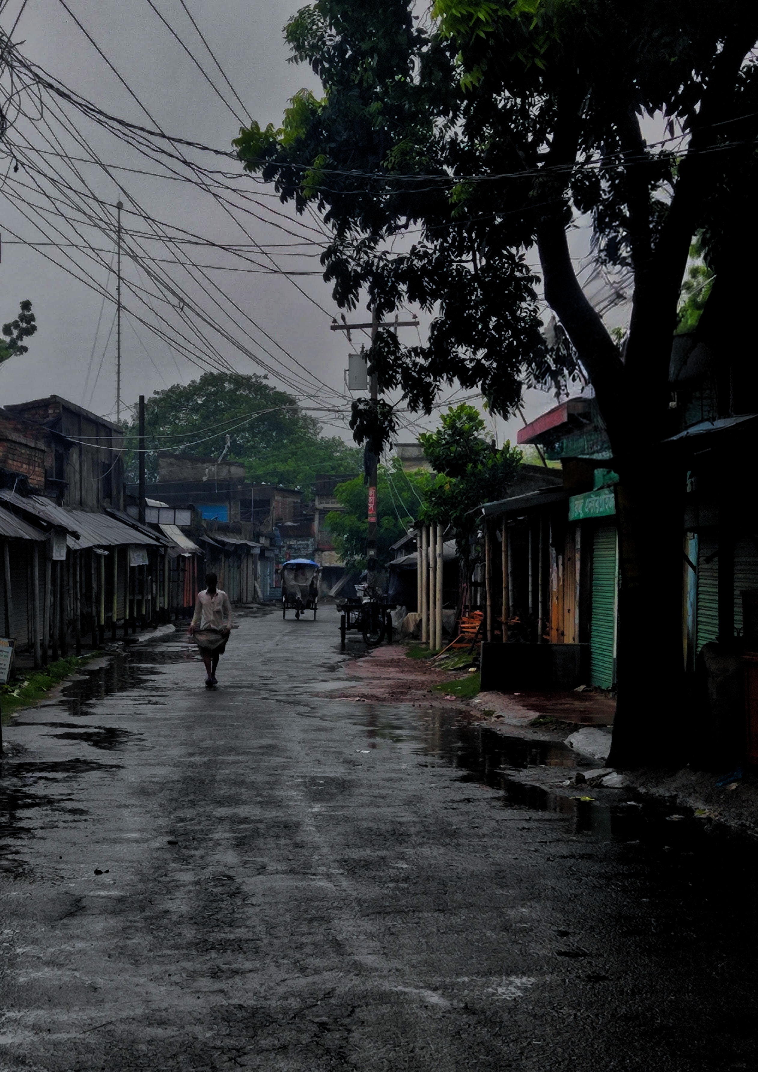 ভারী বৃষ্টির পর ভোরে আশাশুনি বাজার, উপজেলার প্রধান বাজার এলাকা। ছবি: Hossain.mahmud.khan / উইকিমিডিয়া কমন্স (CC BY 4.0)