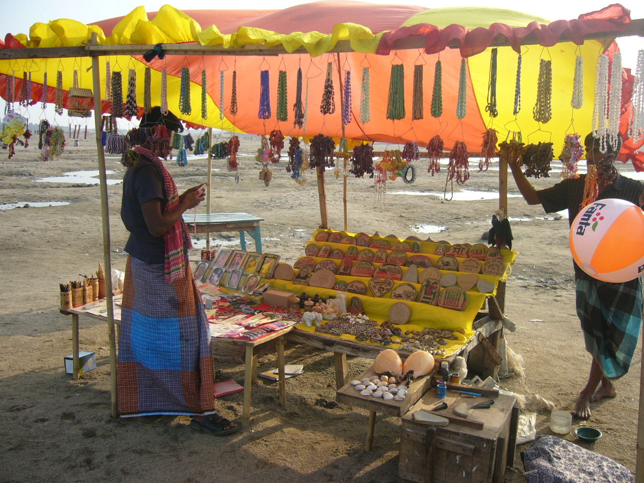 Pictures: autumn in Jaflong, with kash flowers on the Piyain riverbed