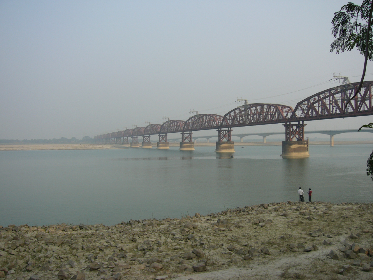 পাবনার ঈশ্বরদীতে পদ্মা নদীর ওপর হার্ডিঞ্জ ব্রিজ। ছবি: Shahnoor Habib Munmun / উইকিমিডিয়া কমন্স (CC BY 3.0)