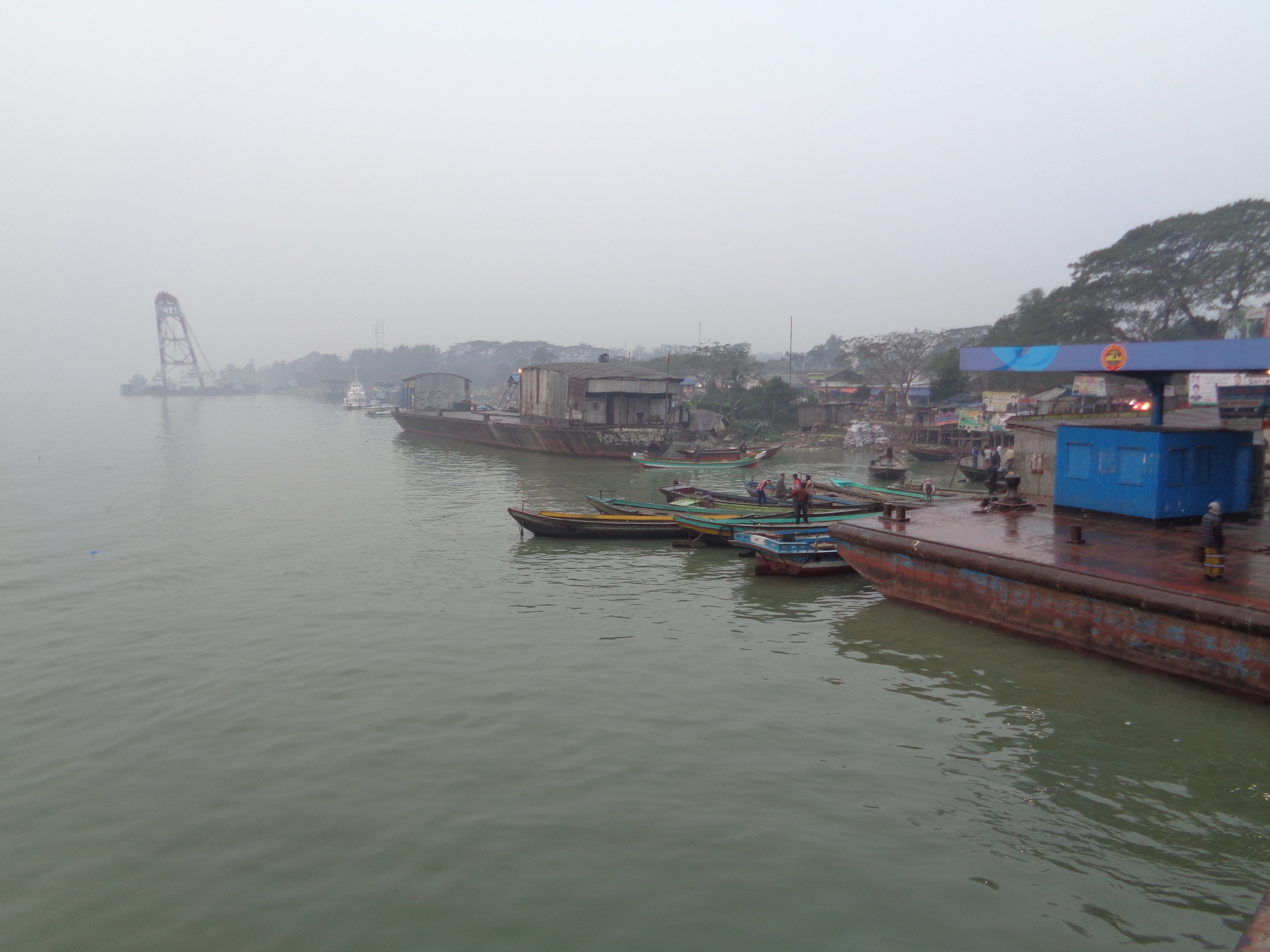 কীর্তনখোলা নদীর তীরে বরিশাল লঞ্চ টার্মিনাল। ছবি: ANKAN GHOSH DASTIDER / উইকিমিডিয়া কমন্স (CC BY-SA 4.0)