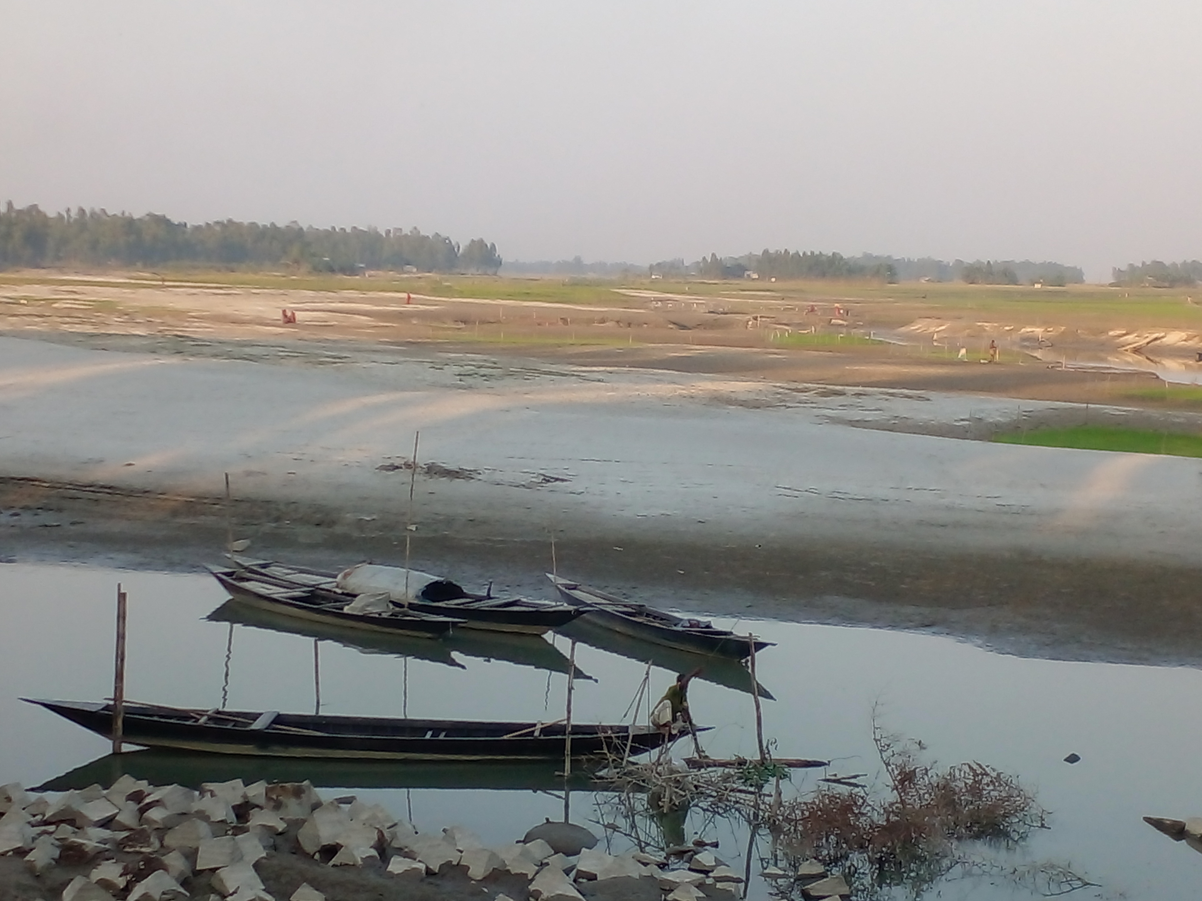 উলিপুর উপজেলার বাগুয়া অনন্তপুরে ব্রহ্মপুত্র নদ। ছবি: Nurasakib / উইকিমিডিয়া কমন্স (CC BY-SA 3.0)