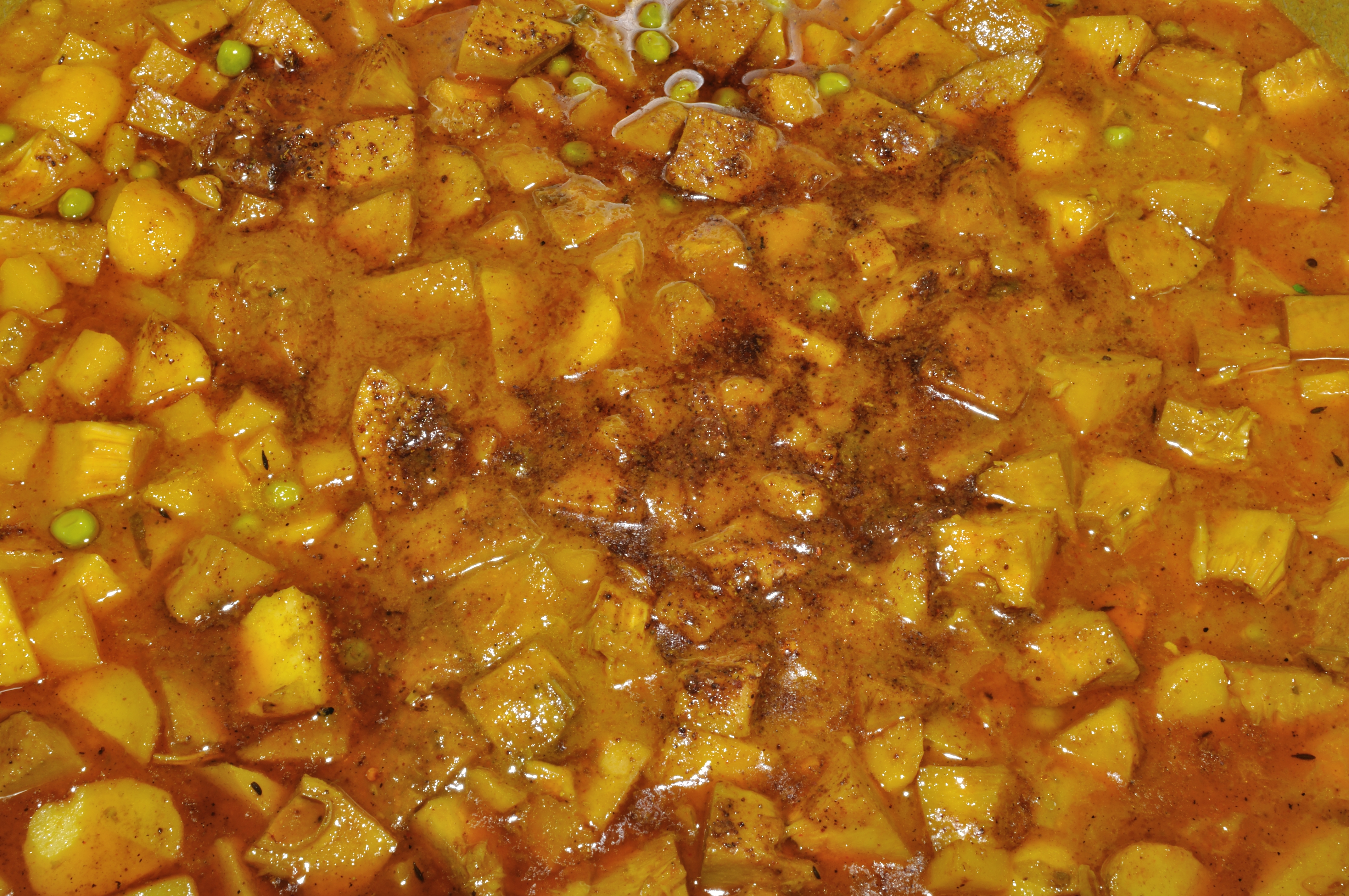 আলু দিয়ে রাঁধা এঁচোড় বা কাঁচা কাঁঠালের তরকারি, ভারতের কলকাতায় তোলা। ছবি: বিশ্বরূপ গাঙ্গুলী / উইকিমিডিয়া কমন্স (CC BY 3.0)