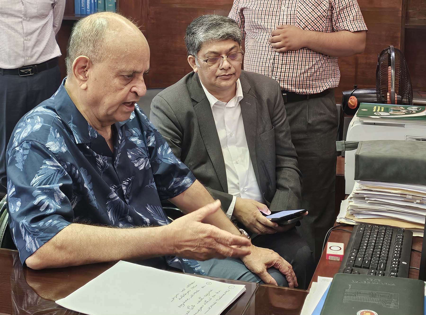 ২০২৪ সালের ২২ জুন দেশের সাপে কাটা পরিস্থিতি নিয়ে সিভিল সার্জনসহ স্বাস্থ্য কর্মকর্তাদের সঙ্গে অনলাইন সভা করেন তৎকালীন স্বাস্থ্য ও পরিবার কল্যাণমন্ত্রী ডা. সামন্ত লাল সেন। ছবি: Press Information Department / উইকিমিডিয়া কমন্স (পাবলিক ডোমেইন)