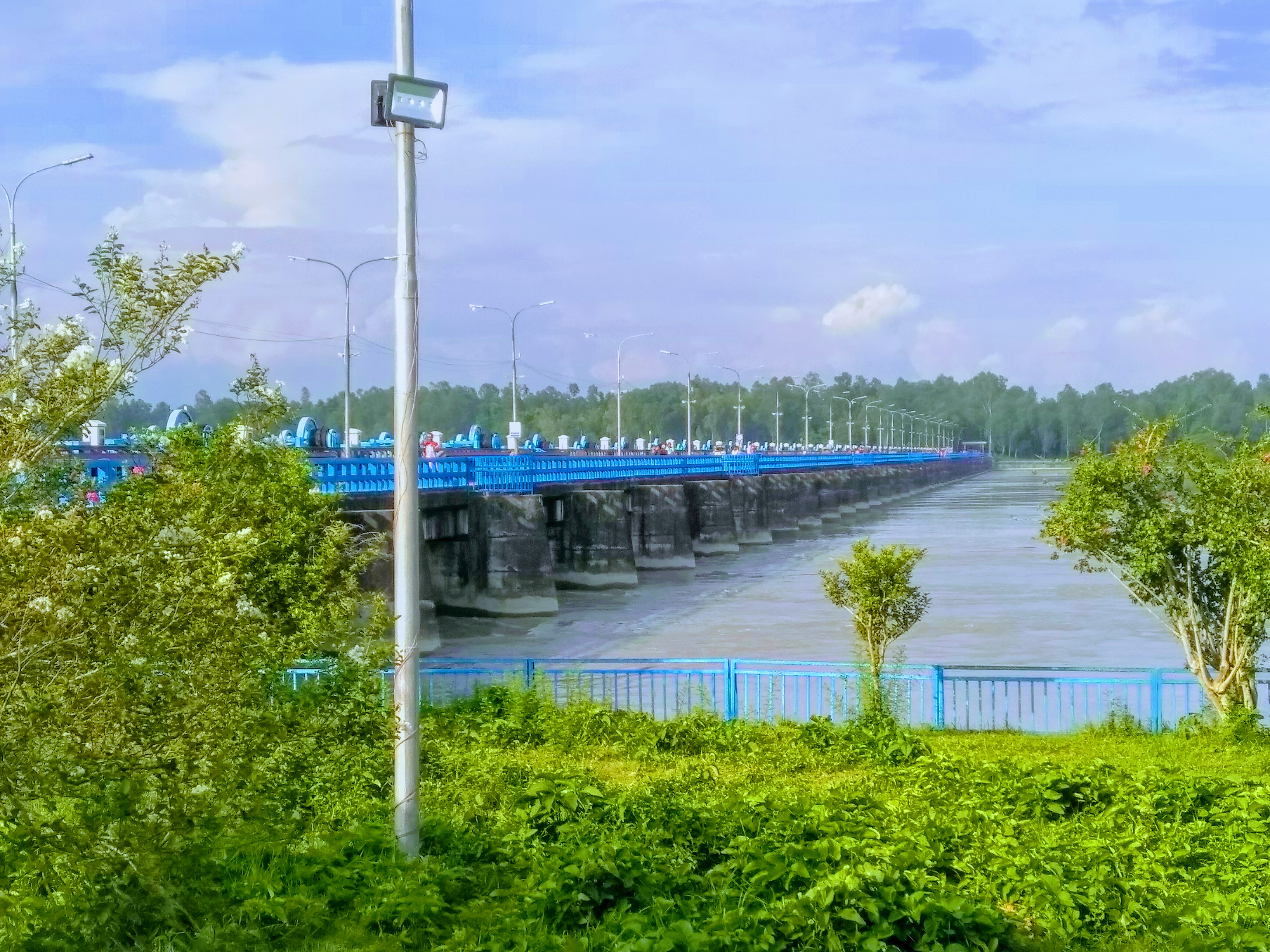 হাতীবান্ধা, লালমনিরহাটে তিস্তা ব্যারাজ (২০১৮)। ছবি: Masnad / উইকিমিডিয়া কমন্স (CC BY-SA 4.0)