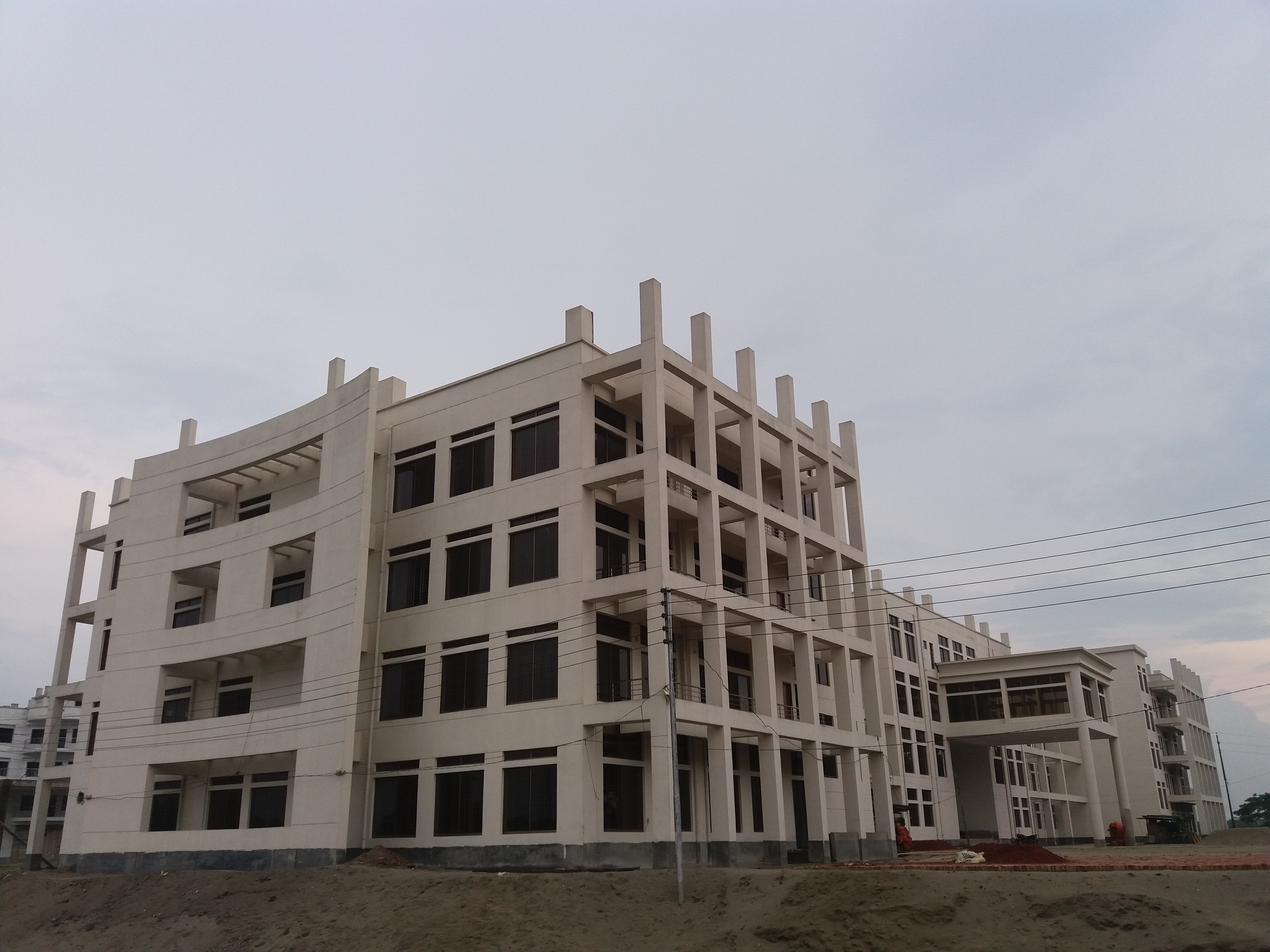 কুষ্টিয়ায় কুষ্টিয়া মেডিকেল কলেজের ক্যাম্পাস, ২০১৬ সালে তোলা। ছবি: Msk anu / উইকিমিডিয়া কমন্স (CC BY-SA 4.0)