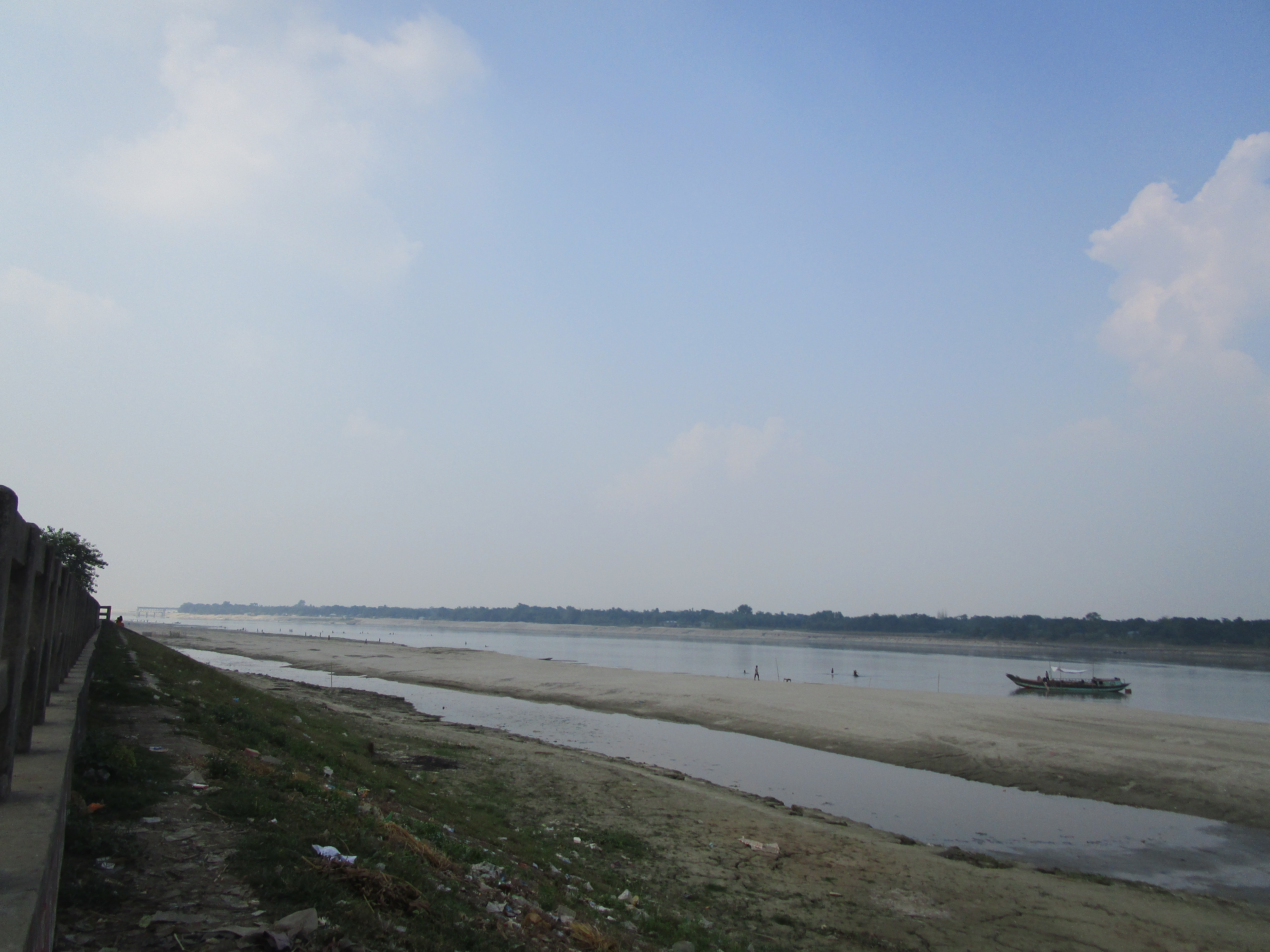 কুষ্টিয়া শহরের বড়বাজার ঘাটে গড়াই নদী। গড়াই খোকসা উপজেলার প্রধান নদী। ছবি: Anup Sadi / উইকিমিডিয়া কমন্স (CC BY-SA 4.0)
