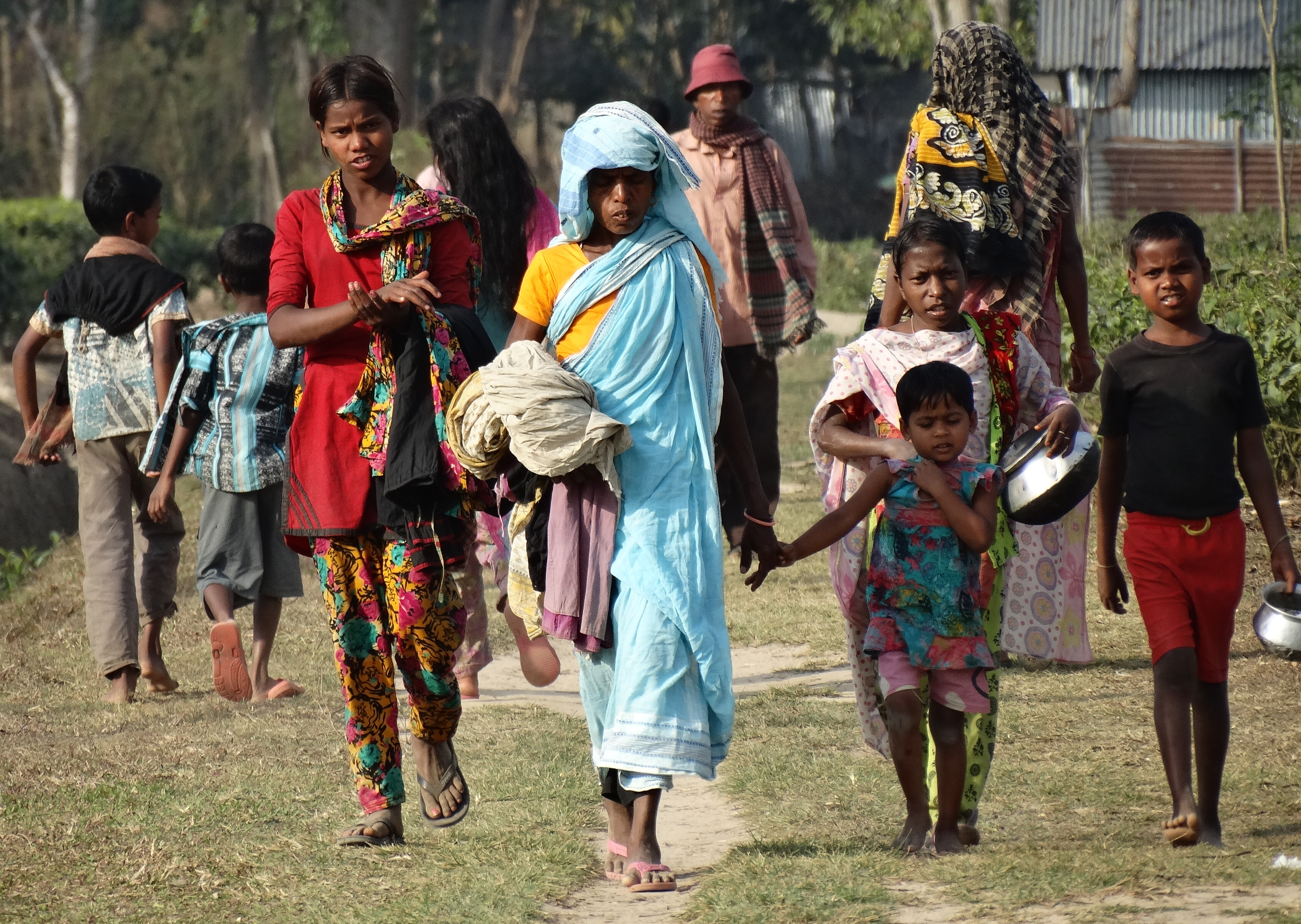 শ্রীমঙ্গলের বাইরে ফিনলের একটি চা বাগানে কাজ করছেন শ্রমিকেরা; ছবিটি এই ঘটনার নয়। ছবি: অ্যাডাম জোন্স / উইকিমিডিয়া কমন্স (CC BY-SA 2.0)