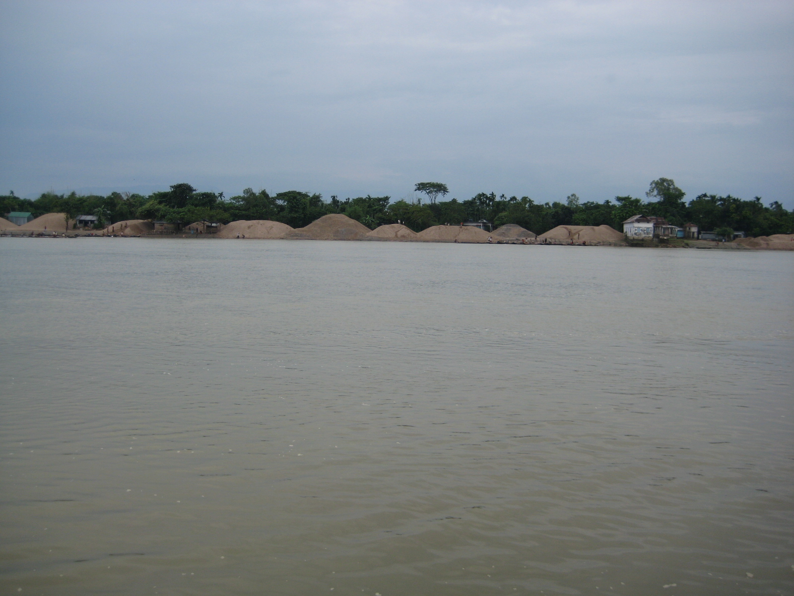 সুনামগঞ্জে সুরমা নদী। ছবি: Belayet / উইকিমিডিয়া কমন্স (CC BY 3.0)